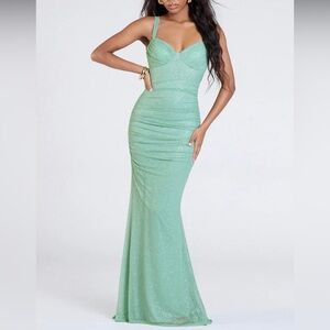 NWT Windsor medium Elegant Green Evening  prom Gown